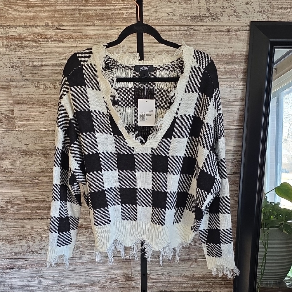 Just Polly Black and White Buffalo Plaid V-Neck Distressed Crop Sweater NWT